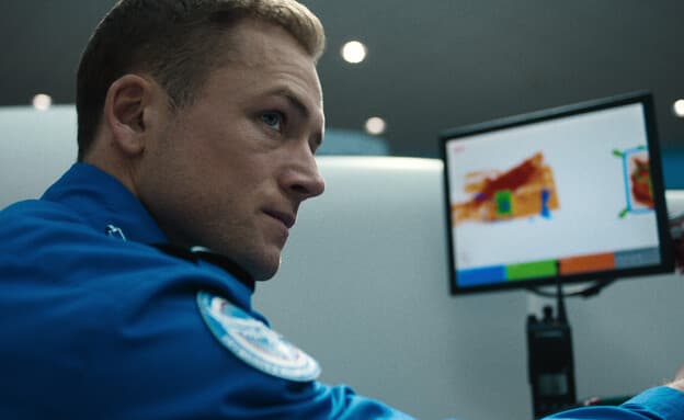 טארון אג'רטון, "בידוק"